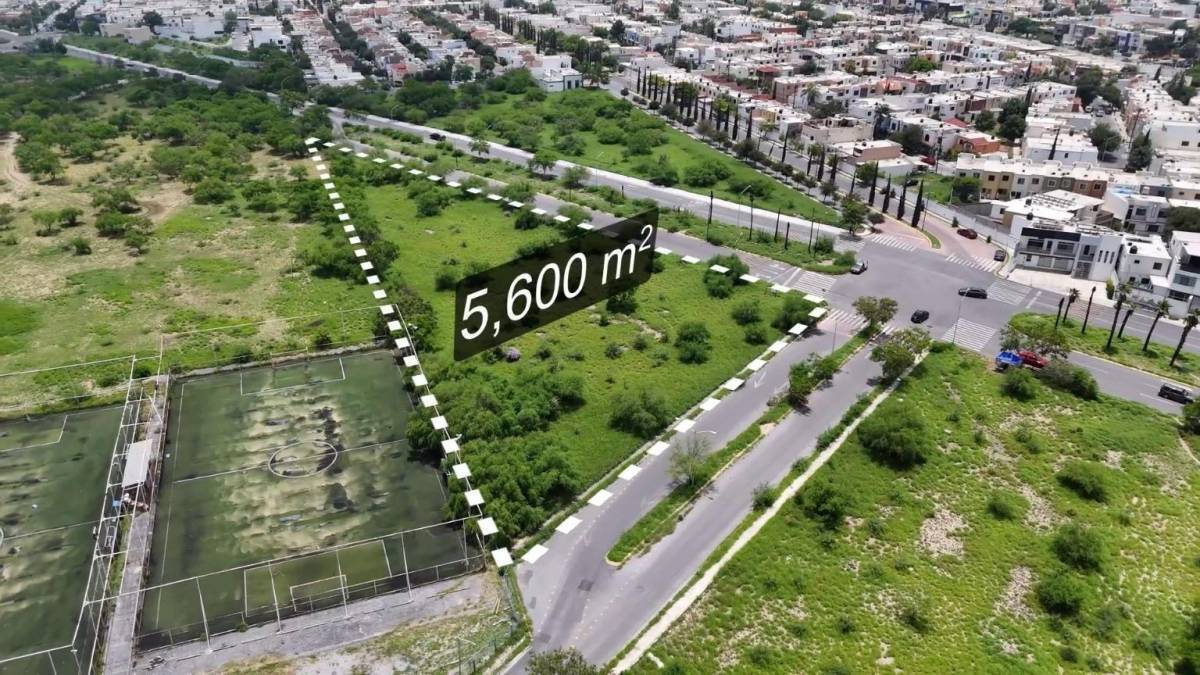 Vista del terreno con Sierra de fondo